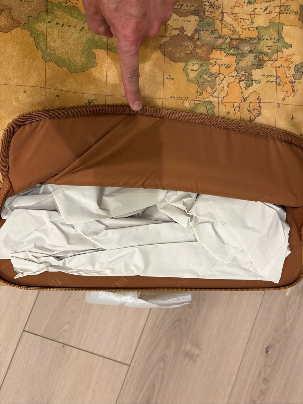 NWT Alviero Martini 1 Classe Geo Classic Large RARE Discontinued Suitcase - Picture 7 of 16